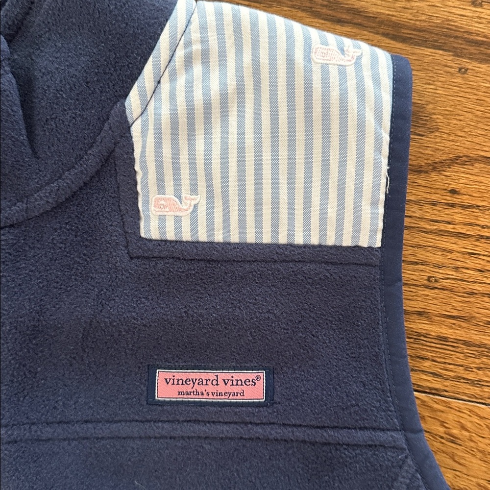 NWOT! Vineyard Vines Girls Navy Fleece Vest with Striped Shoulders sz XL - Picture 2 of 3